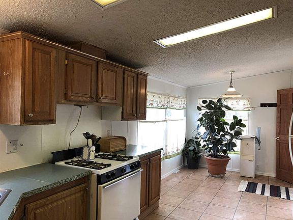 3rd image of 54061 Hastings St