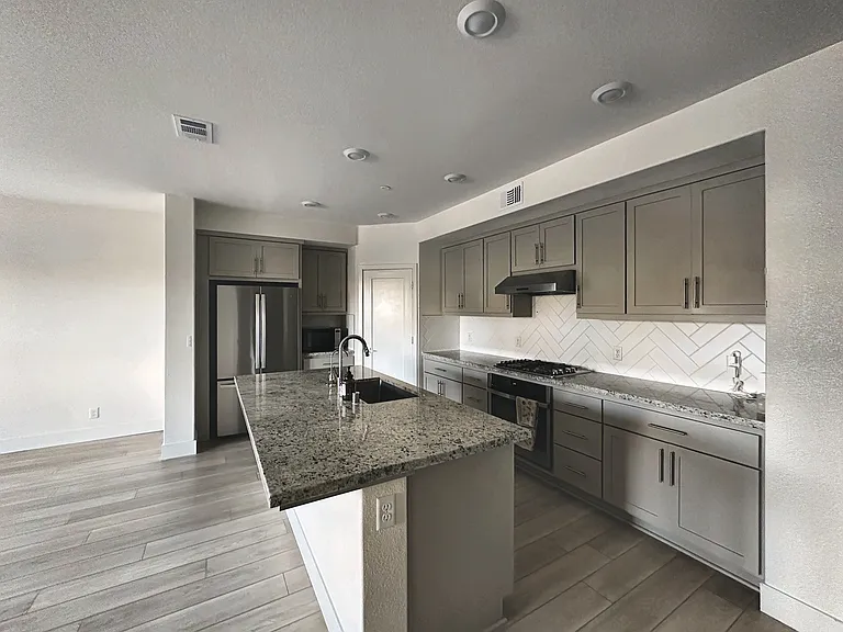 5565 Dublin Blvd — Photo 5