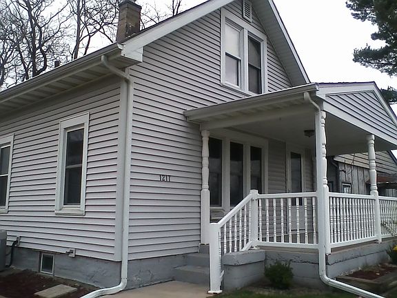 Side view/ Front of house