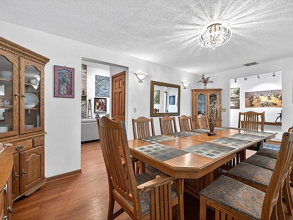 3rd image of 4127 N Northwood Ln