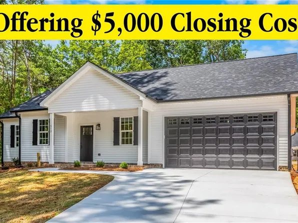 512 Carolina Ave, Yadkinville, NC 27055