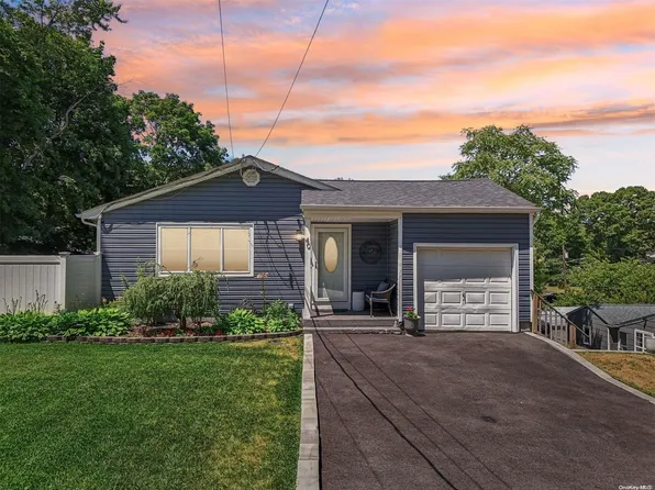 40 Highview Drive, Selden, NY 11784