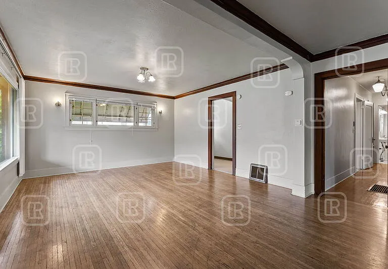 808 E Mission Ave — Photo 6