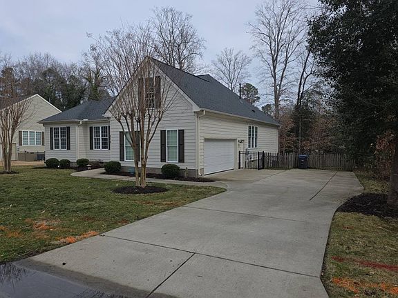 2nd image of 518 Mill Neck Rd