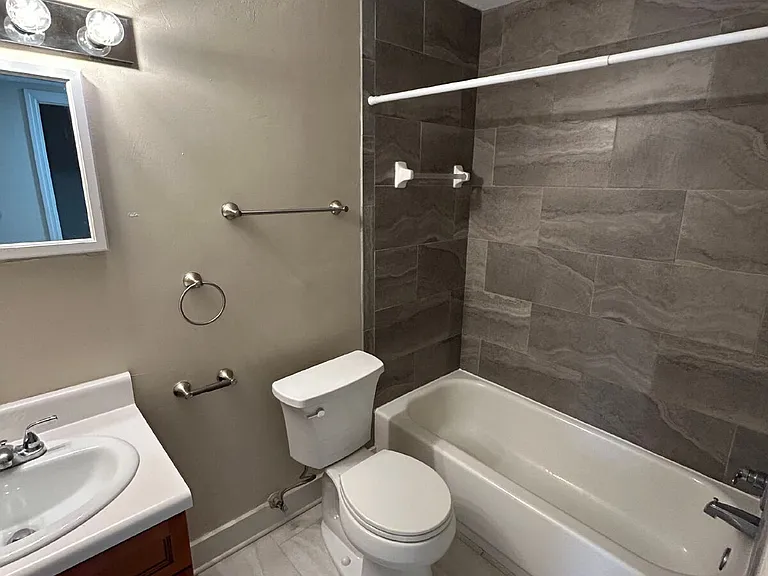1810 Pasco St #7 — Photo 5