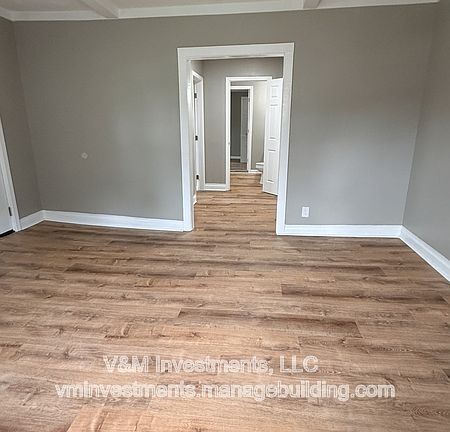 2nd image of 522 Oak St