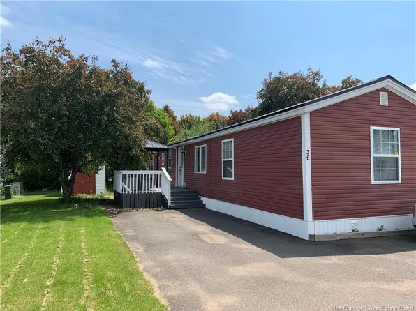 36 1st St, Sussex Corner, NB E4E 2W2
