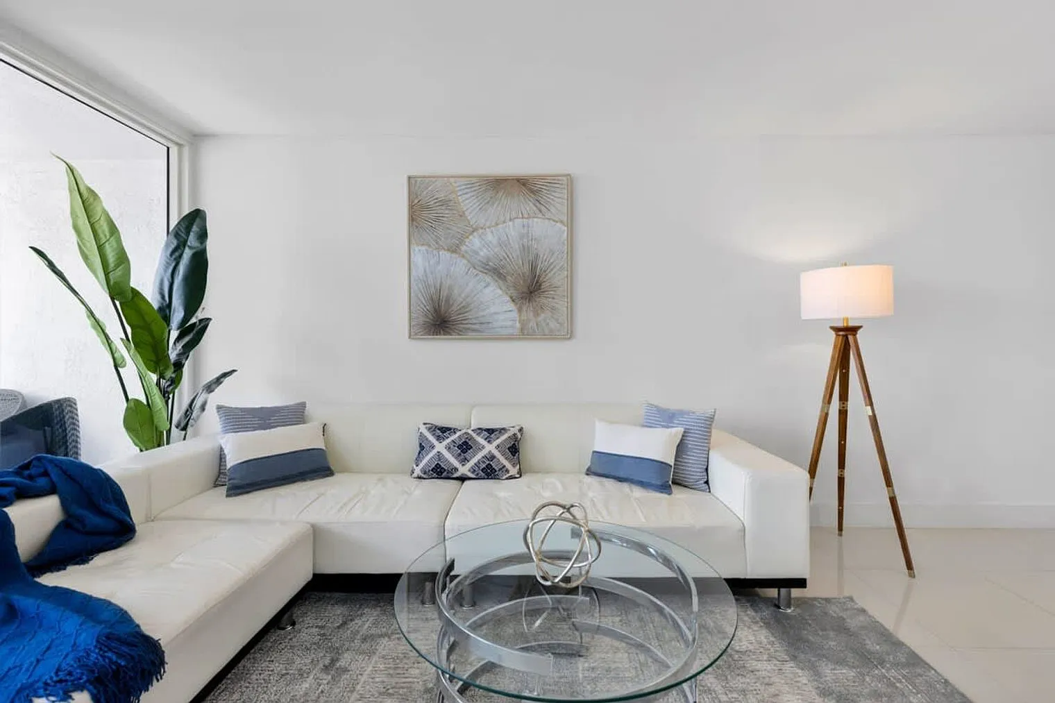 1 bed, 1.0 bath, 990 sqft, $7,692 — Photo 1