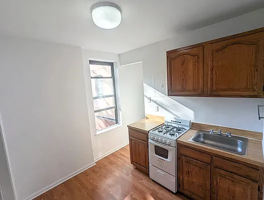 Rented by City Connections Realty | media 2