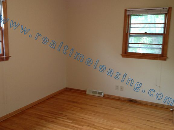 4th image of 311 W 74th St
