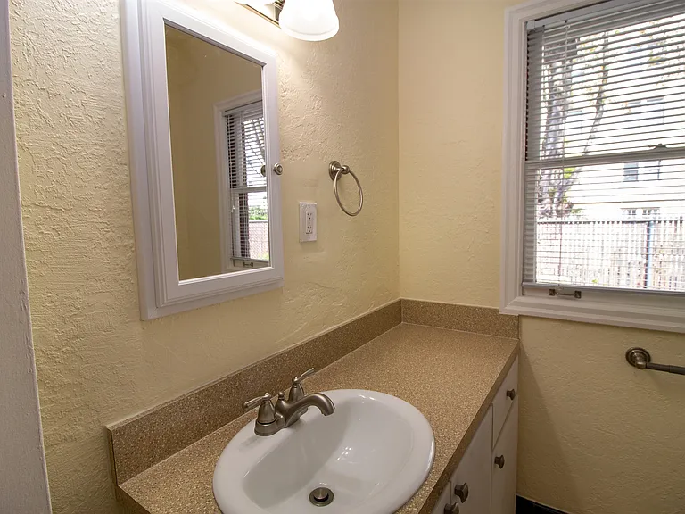 Gardner Court - Portland Oregon - Bathroom