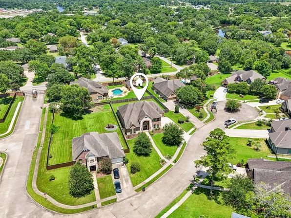 405 Old Orchard Dr, Dickinson, TX 77539