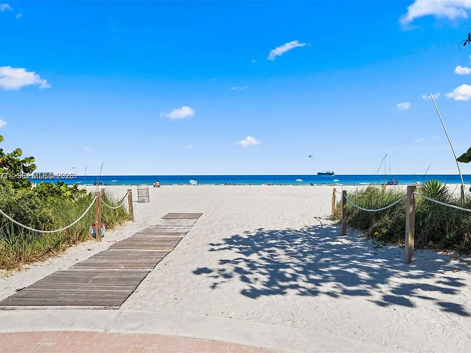 2655 Collins Ave #2302