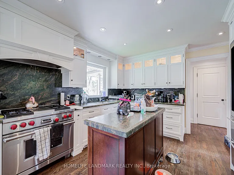 102 Stratford Cres — Photo 10