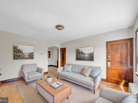 5th image of 220 21st St NE