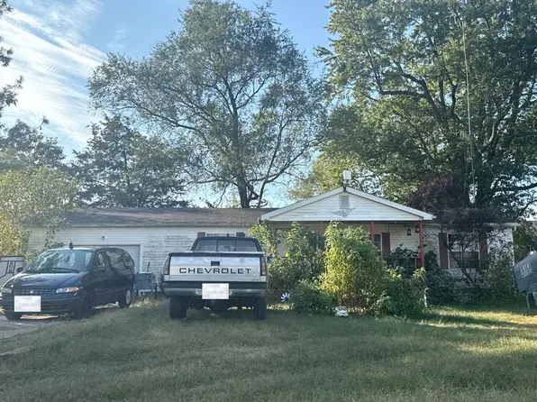 2059 Chestnut St, Brighton, IL 62012