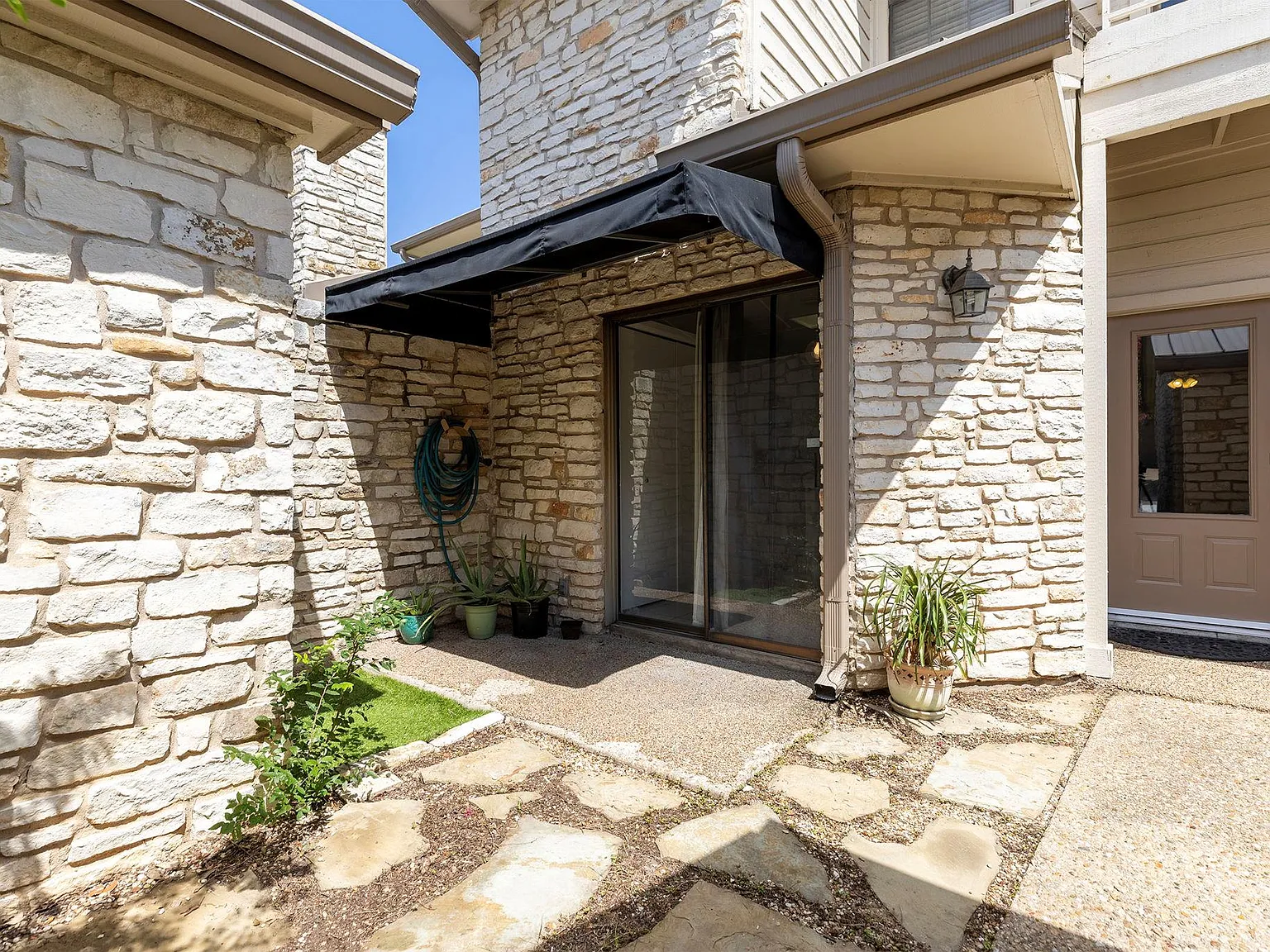 3 bed, 2.5 bath, 1510 sqft, $2,500 — Photo 3