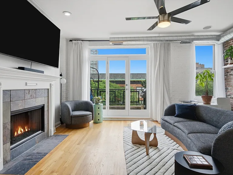 5302 N Winthrop Ave #4 — Photo 5