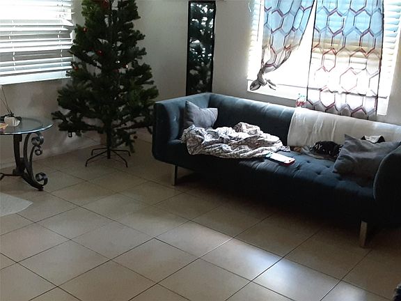 4th image of 2210 SW 46th Court