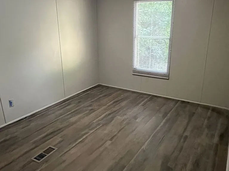 15422 Sharpe Rd — Photo 17