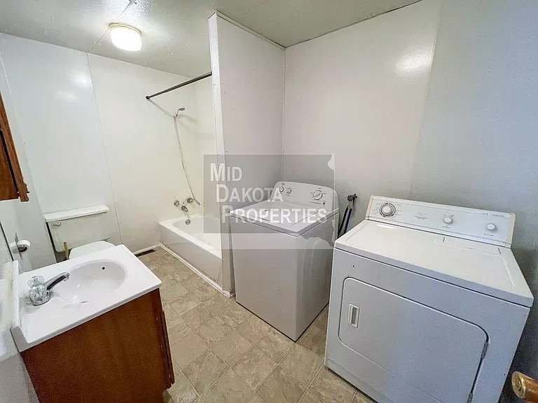 914 E 2nd Ave — Photo 10
