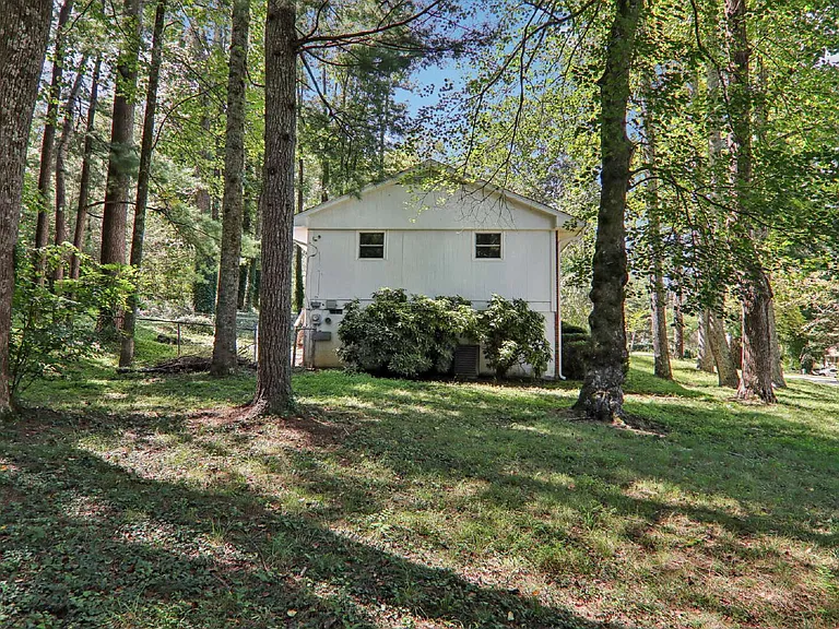 325 Comet Dr — Photo 42