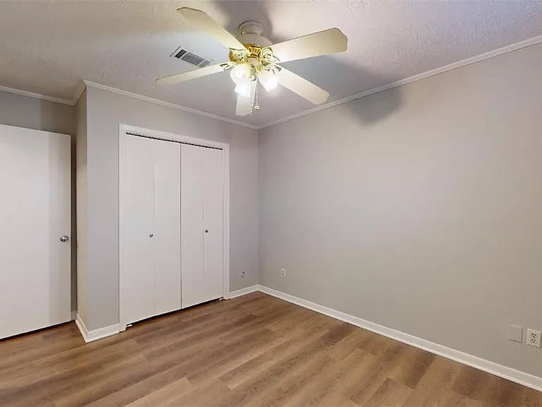 3904 Windwood Cir — Photo 17