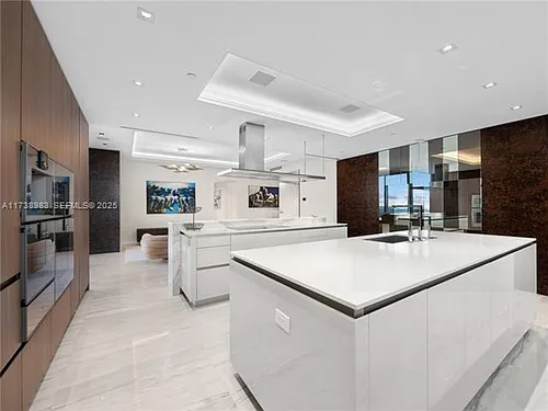 18501 Collins Ave Photo 1