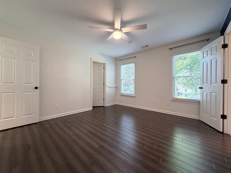 950 Lancaster Walk — Photo 32