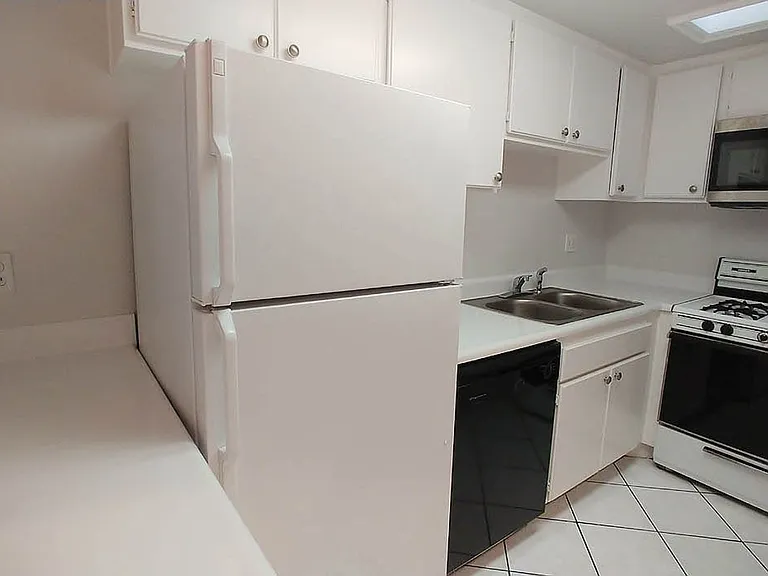 Five Star Suites — Photo 205