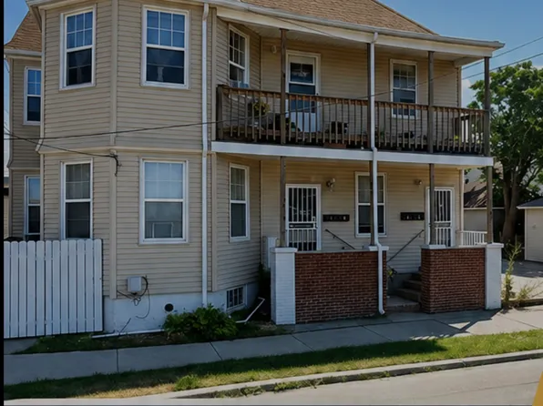 9426 Lumpkin Ave #3, Hamtramck, MI 48212
