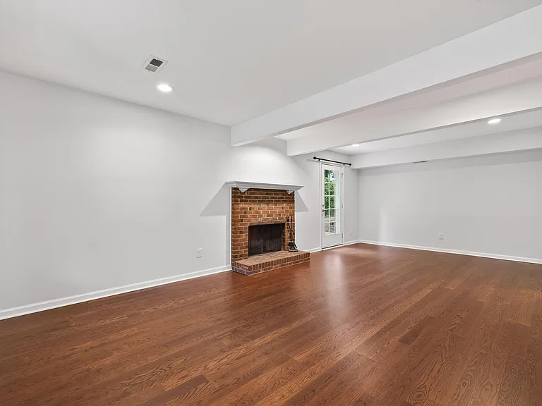 1526 Dirkson Ct — Photo 5