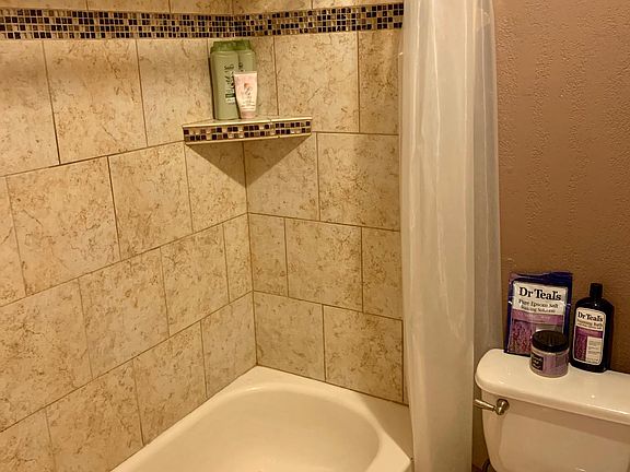 Nice tub in Bedroom 1