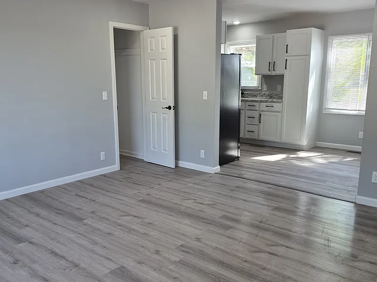 312 S Rose Hill Rd — Photo 3