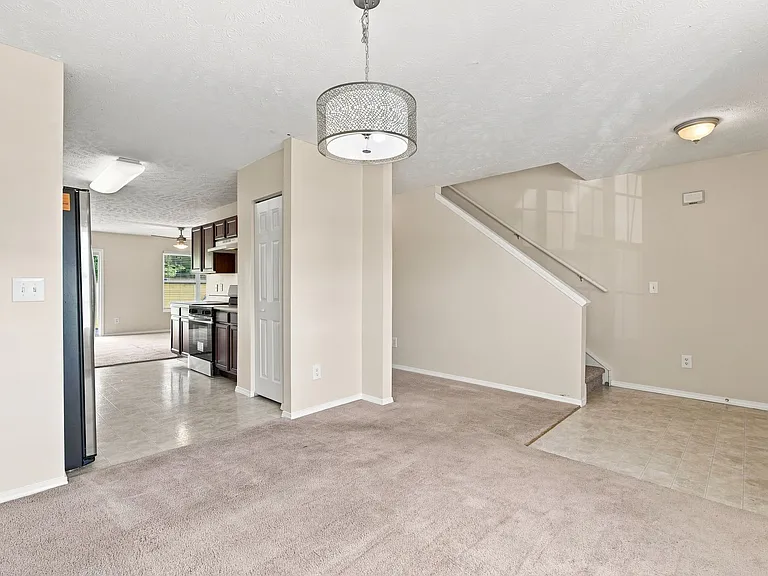 2834 Creekbend Dr — Photo 7
