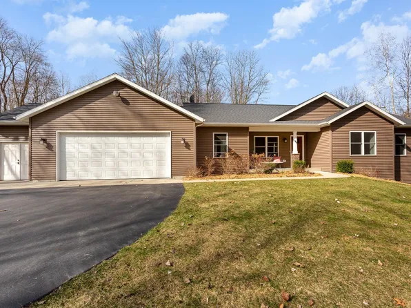 1954 Bella Pines Rd, Lowell, MI 49331