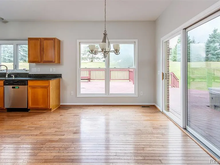 51334 W Hills Dr — Photo 11
