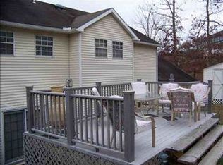 8 Persimmon Ln, Huntington, WV 25701