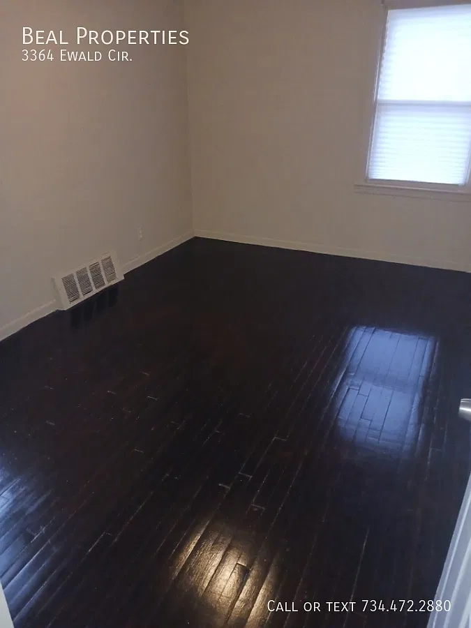 3 bed, 1.5 bath, 900 sqft, $1,199 — Photo 3