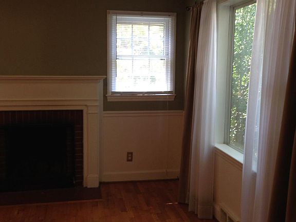 Living room w/fireplace