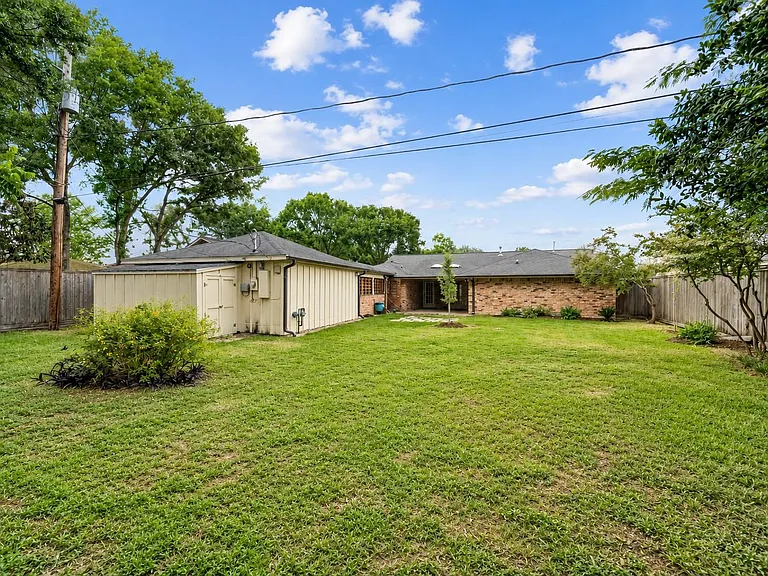 1810 Droxford Dr — Photo 21