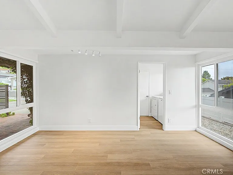6917 Clovercliff Dr — Photo 12