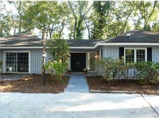 2 Ribault Ln, Savannah, GA 31411