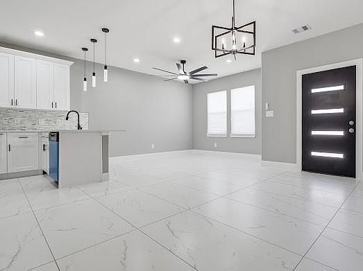 4th image of 8216 Locksley Rd #B