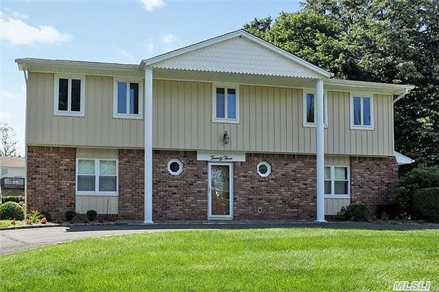 1st image of 23 Stonehenge Ln