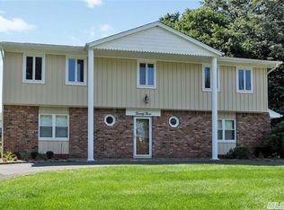 23 Stonehenge Ln, East Northport, NY 11731