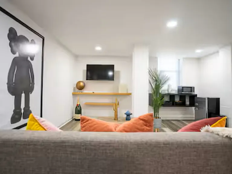 Lilla Cir SW — Photo 1