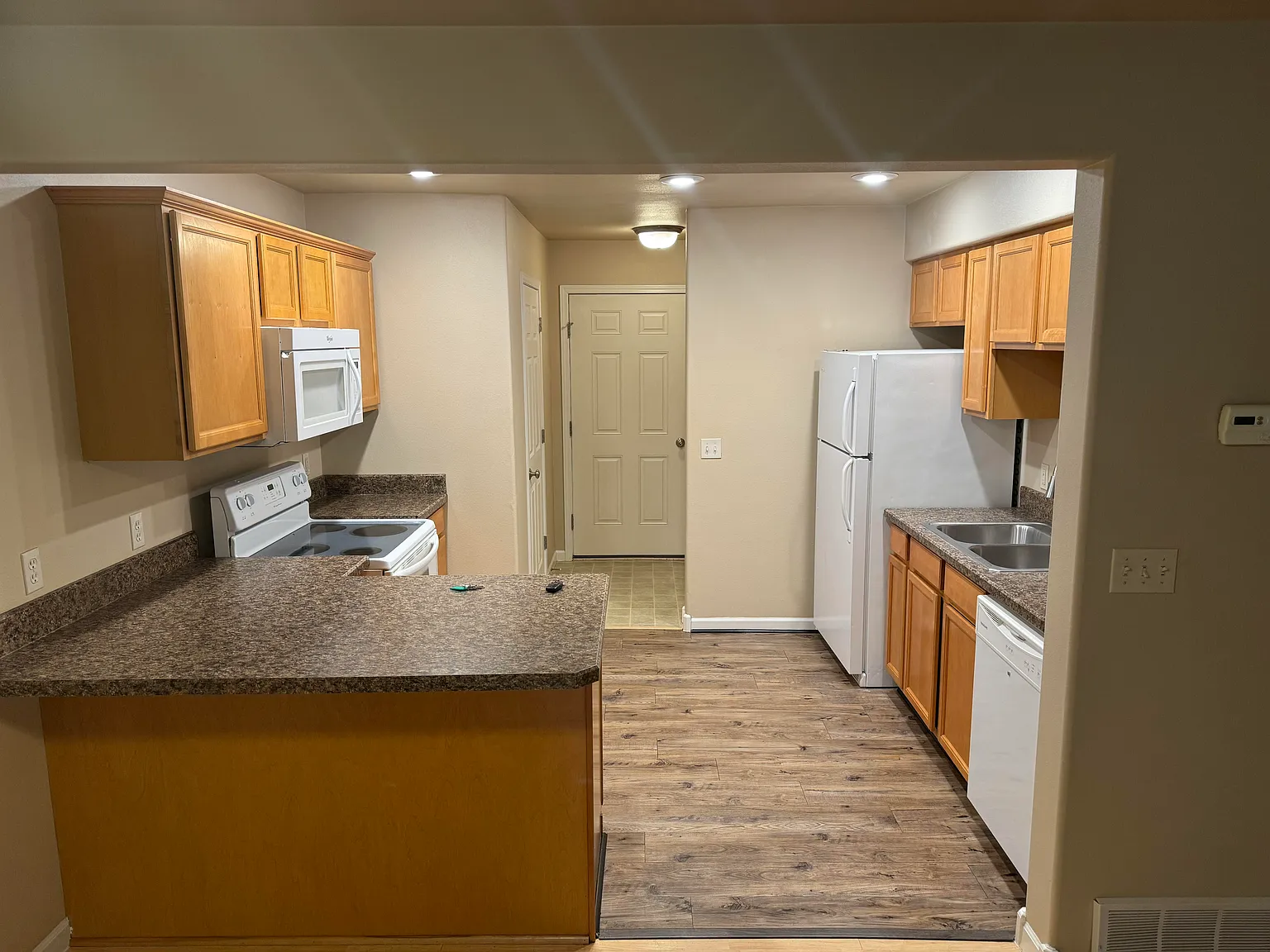 3 bed, 2.5 bath, 1700 sqft, $1,850 — Photo 2