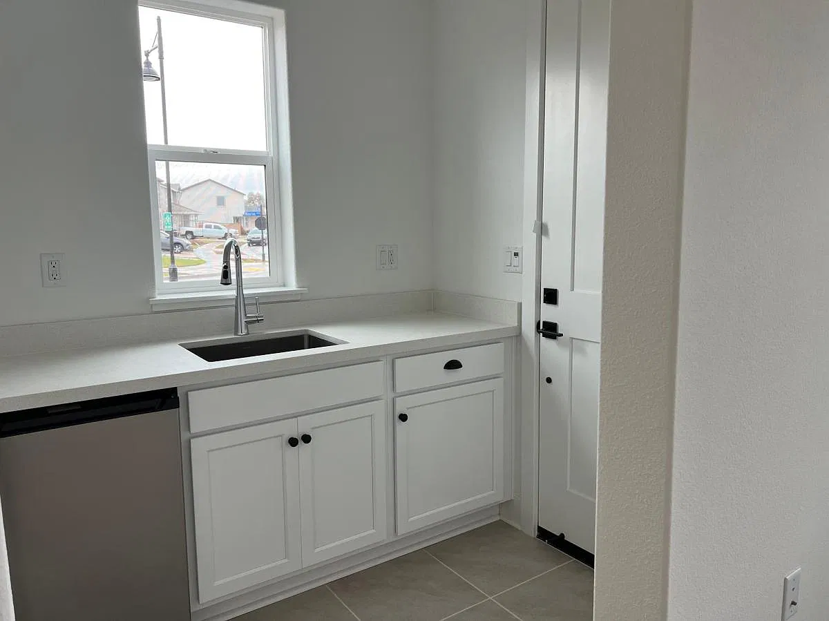 4 bed, 3119 sqft, $3,700 — Photo 4