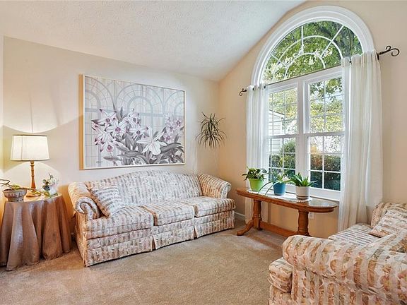 4th image of 1528 Evanston Ln